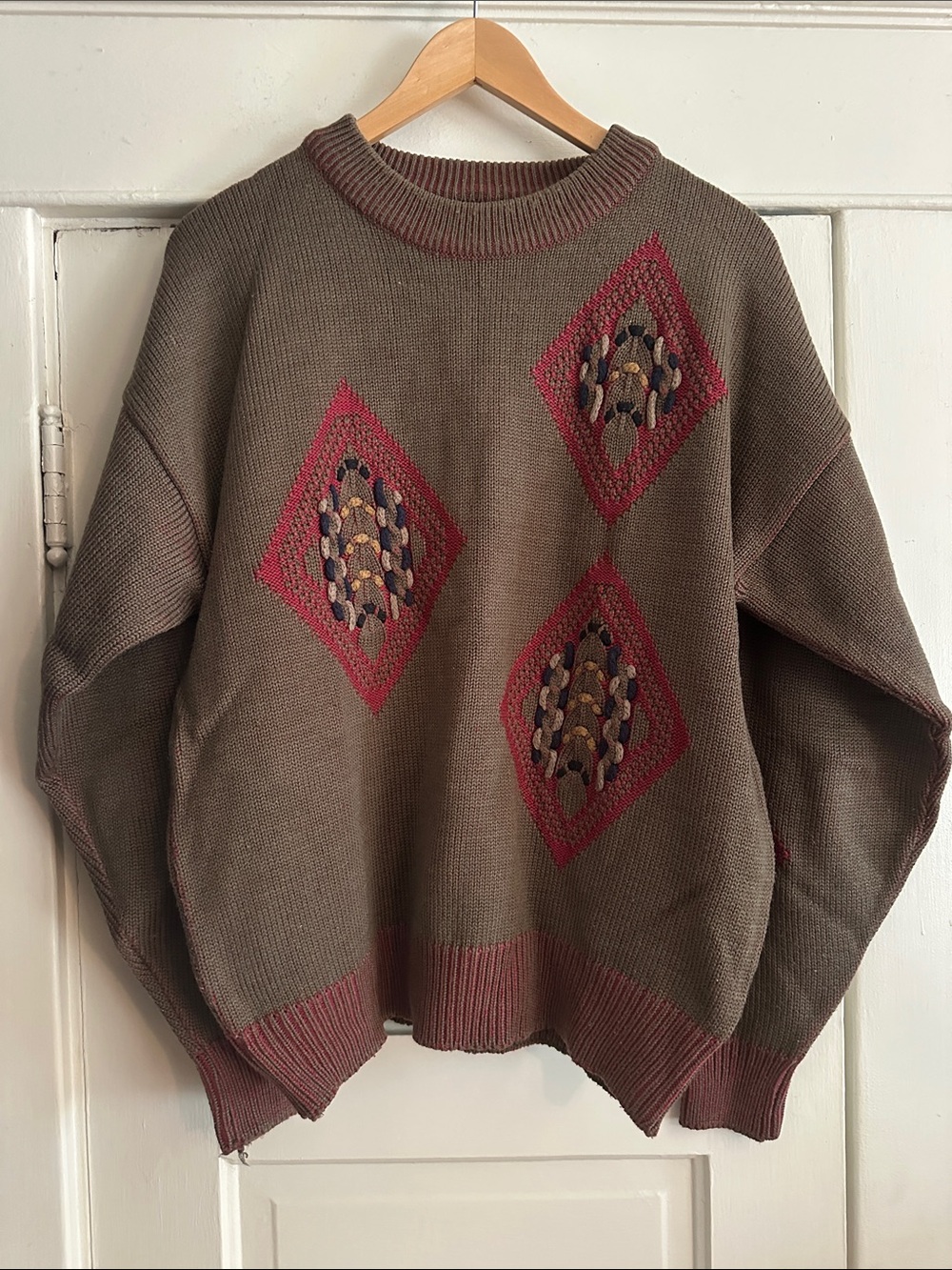 Vintage Men’s New River Green Knit Sweater with Diamond Embroidery